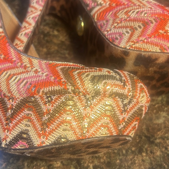 Get your glam on platform shoes by Betsy Johnson - Picture 5 of 6